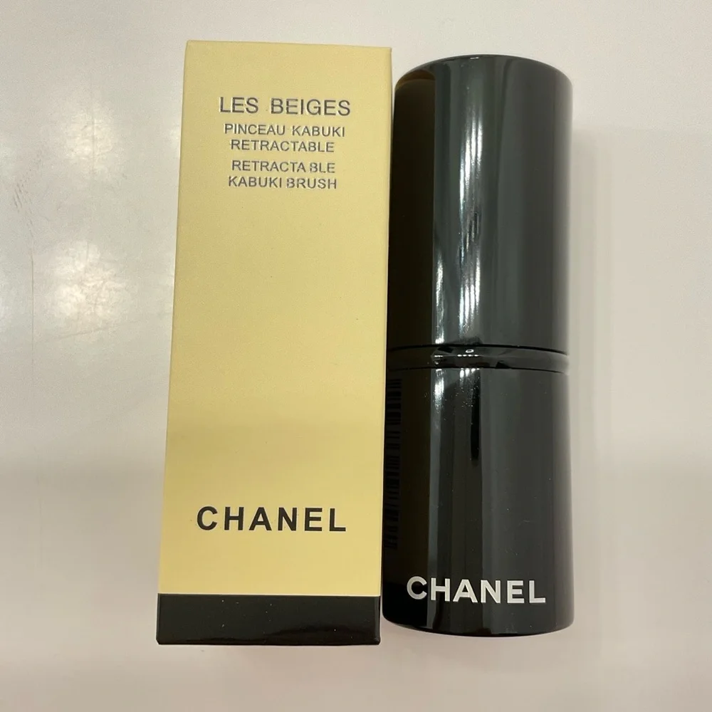 NIB CHANEL RETRACTABLE KABUKI BRUSH